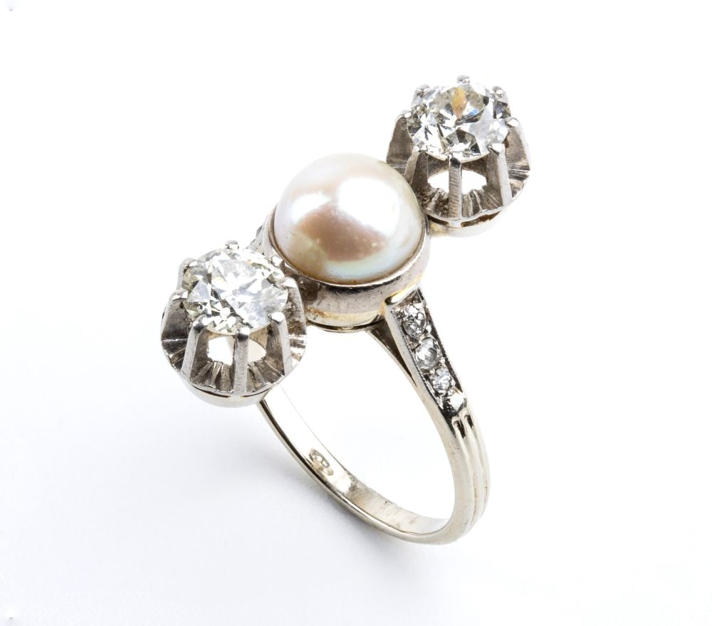 Diamond pearl gold ring (1 of 5)