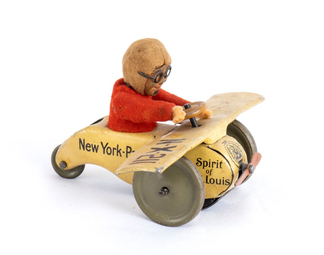 Spirit of St,Louis: SPIRIT OF ST.LOUIS lithographed tin plane, commemorating Lindberg's NEW YORK-PARIS feat. The correct serial number N-X-211 is lithographed on the wing. Marked with logo and SCHUCO TRADE MARKE. With or