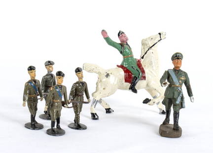 Elastolin, Quiralu and various Black shirts toy soldiers, Mussolini: Lot of original toy soldiers from the 1930s consisting of: 4 black shirts with an Antonini officer (Rome); a Mussolini from Elastolin (Germany) in full dress uniform as First Corporal of Honour, with