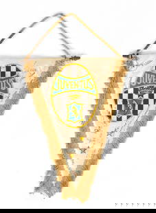 Football, Italy, JUVENTUS F.C. 1985 pennant with autographs: Juventus F.C. pennant from 1985 with handwritten signatures of the players, in black ink. The autographs of Platini, Scirea, Antonio Cabrini, Sergio Brio, Favero, Caricola, Tacconi, Bonini, Serena, Li