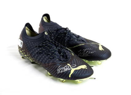 Football, Italy, SSC Napoli, Di Lorenzo signed boots: 2022/2023 season, pair of PUMA racing shoes used by Di Lorenzo in the Hellas Verona-Napoli match (2-5) on 15/8/2022. Hand-signed by Giovanni Di Lorenzo, with gray marker, present certificate of authen