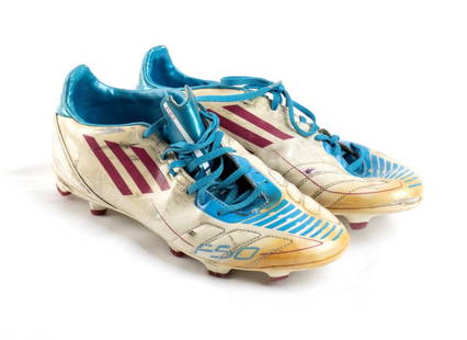 Football,Italy, SSC NAPOLI, Cavani match boots: 2010/2011 season, ADIDAS, pair of match boots used by Edinson Cavani in the Napoli-Lazio match (4-3) on 3/4/2011. Size EU 42.5 - ADIDAS boots, with game marks. Present certificate of authenticity