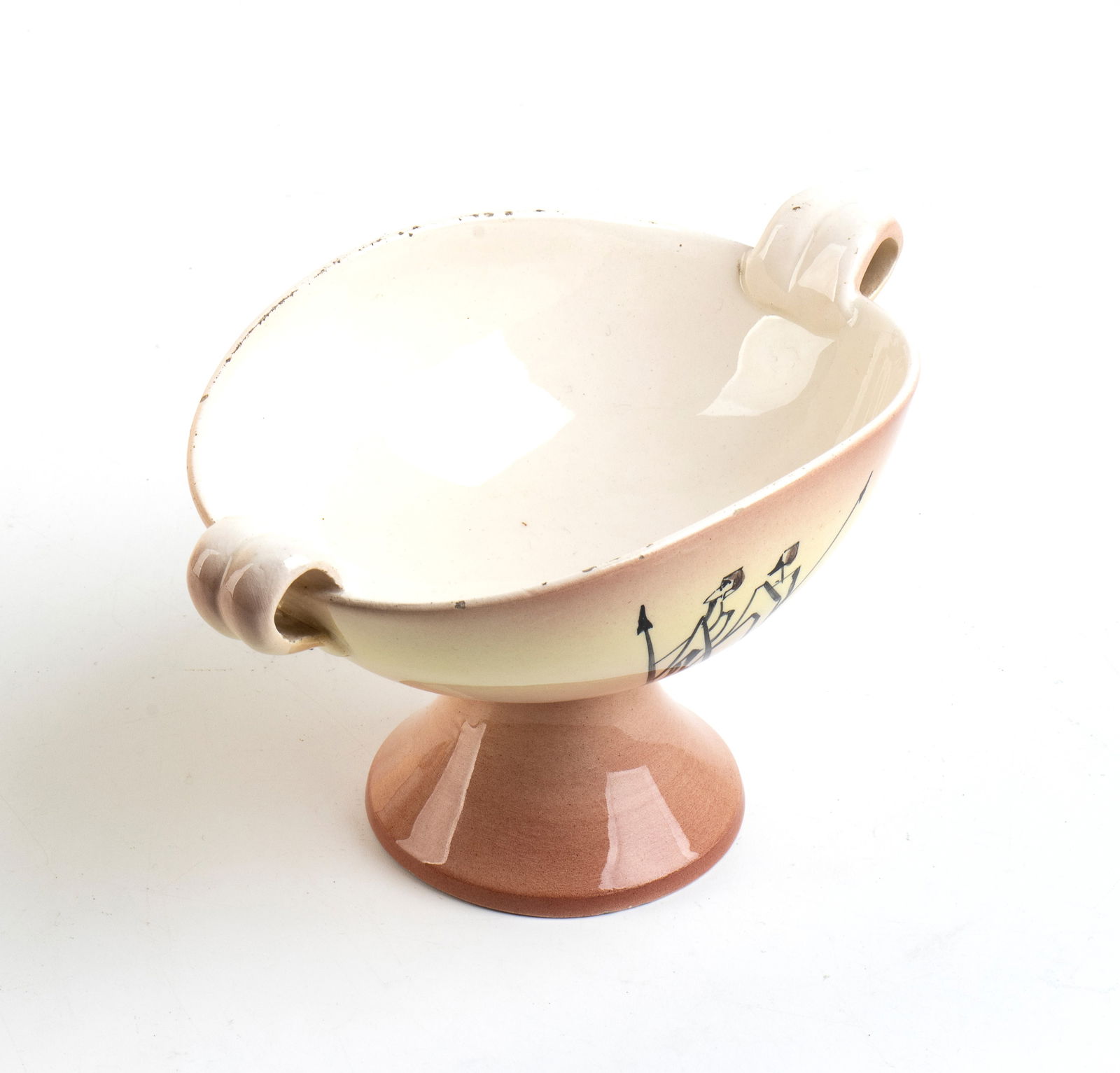 WALTER TORINO CERAMICHE Cup with warriors decoration: WALTER TORINO CERAMICHE Cup with warriors decoration Ceramic 9,4 x 17 x 10,5 cm Poorly legible stamp on the bottom Good conditions