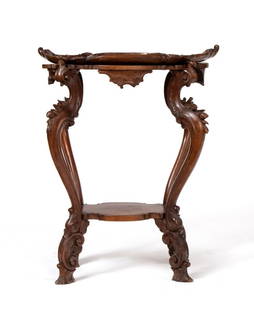 Italian Louis XV Baroque coffee table: Provenance: Family Princes Gonzaga of Mantua.in finely carved walnut wood with floral motif scrolls, removable tray top.