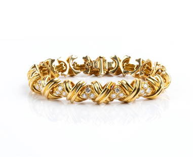 TIFFANY & CO.® Collection: “Signature X??. Diamond gold bracelet: 18k yellow gold diamond signature X bracelet, geometrically interwoven motif interspersed with diamonds. Accompanied by original case.N. 20 round brilliant-cut diamonds, approx. 1.70 ct, G-H, VVS-VSHa