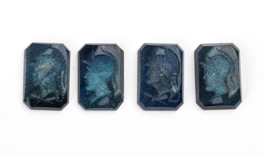 Lot of 4 lapis lazuli carvings: Various subjects inspired by classical models.Dimensions: min. 16x10.9x2.6 mm. - max. 16x11x3.2 mm. Item condition grading: **** good.