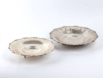 Two italian silver baskets: both round in shape, resting on three feet, the edges shaped in scroll motifs.800/1000 silver, hallmarked “800&rdquo;.Height x diameter I: 5 x 29 cm;Height x diameter II: 5.5 x 26 cm. Item condition