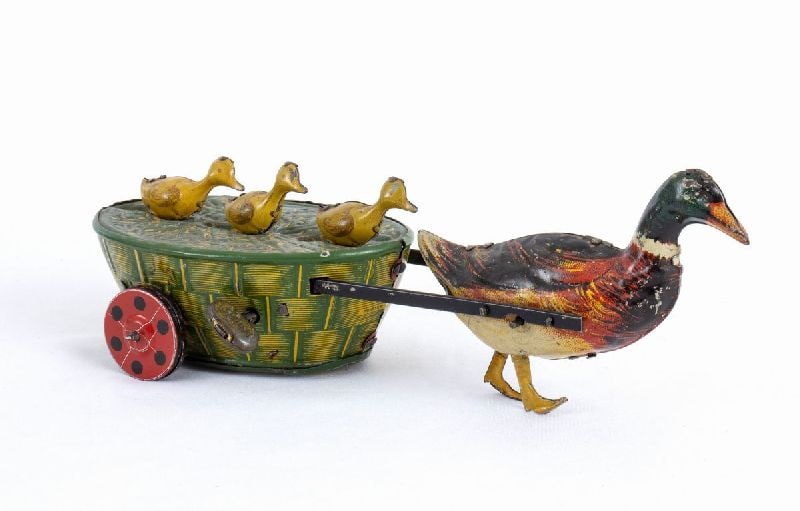 Quack-Quack: Mother duck with three ducks in tow basket. Lithographed tin, wind up mechanism. Marked QUACK-QUACK PAAK-PAAK - LEHMANN EPL 645 Made in Germany. 1900sGood condition, working. Measurements approximatel