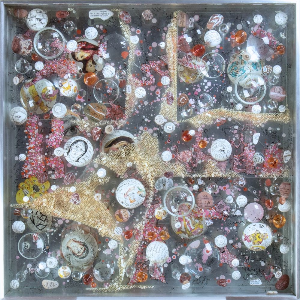 MARY BAUERMEISTER (Francoforte 1934 - Rösrath 2023) , Construction: MARY BAUERMEISTER(Francoforte 1934 - Rösrath 2023) Construction Mixed media (ink, glass, glass lens, wood, casein, tempera, plastic) 80 x 80 x 18 cm Excellent condition