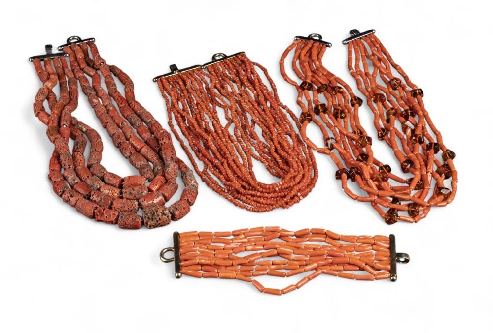 Lot of 3 coral necklaces and 1 coral bracelet - (1 of 5)