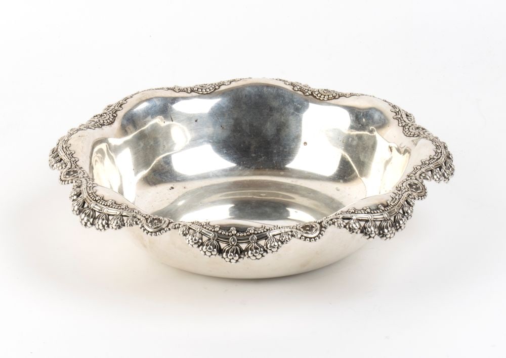 TIFFANY & CO.® () Sterling silver basket - 1907 - 1947, directorship of John C. Moore II (1 of 3)