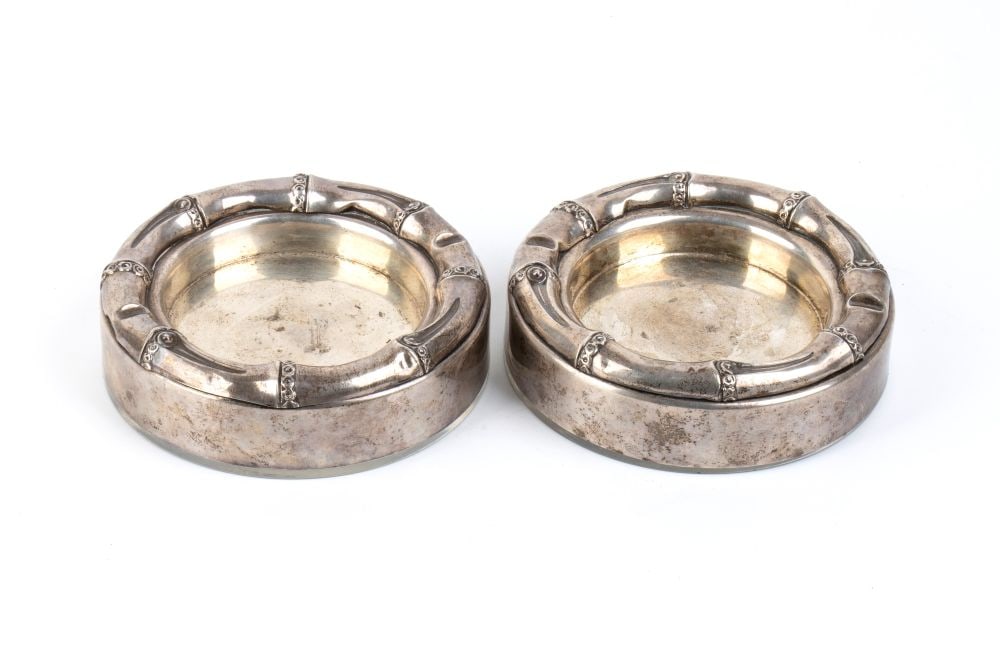 GUCCI () A pair of sterling silver ashtrays with plexiglass base by Gucci - Italy, 20th century (1 of 2)