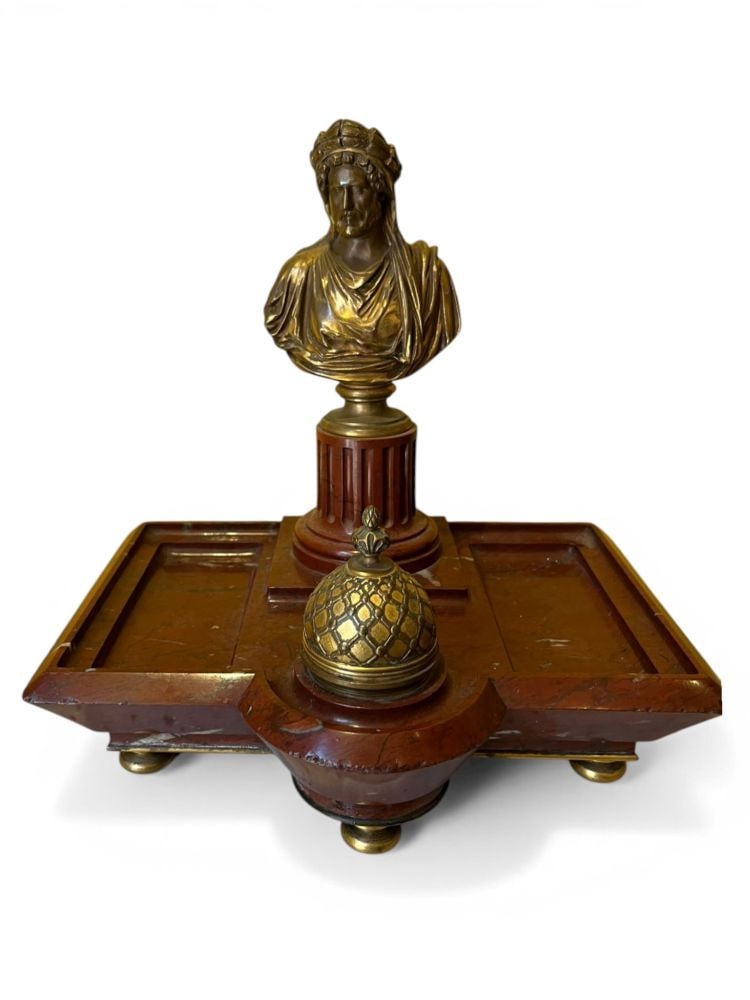 FERDINAND BARBEDIENNE (1810 - 1892) Gilded bronze inkwell - France, 19th century: FERDINAND BARBEDIENNE(1810 - 1892) Gilded bronze inkwell - France, 19th centuryrectangular red marble base with an inkwell and hinged lid, topped by a finely cast and chiseled male bust.Item condition