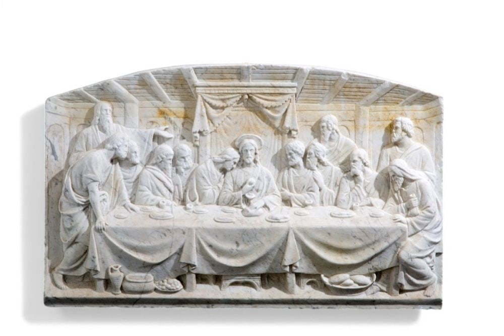 High relief depicting The Last Supper - Italy, 19th century: High relief depicting The Last Supper - Italy, 19th centuryHeight x width: 62 x 102 cmMade of white Carrara marble. Tuscany area.This lot is currently in storage in Milan with the owner. To view it in