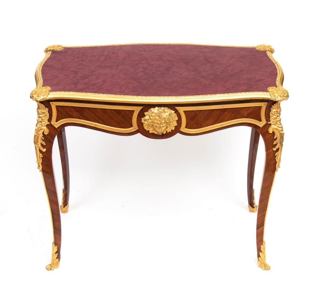 MILLET À PARIS () French center desk table - 19th century: MILLET À PARIS() French center desk table - 19th centuryHeight x width x depth: 75 x 90 x 52 cm.elegant Louis XV style center table in rosewood (Dalbergia variabilis) and violet wood (Dalbergia ceare