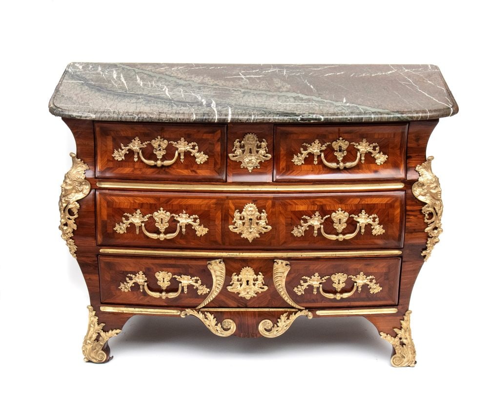 PIERRE MOULIN () Régence chest of drawers - Paris, early 18th century (1 of 17)