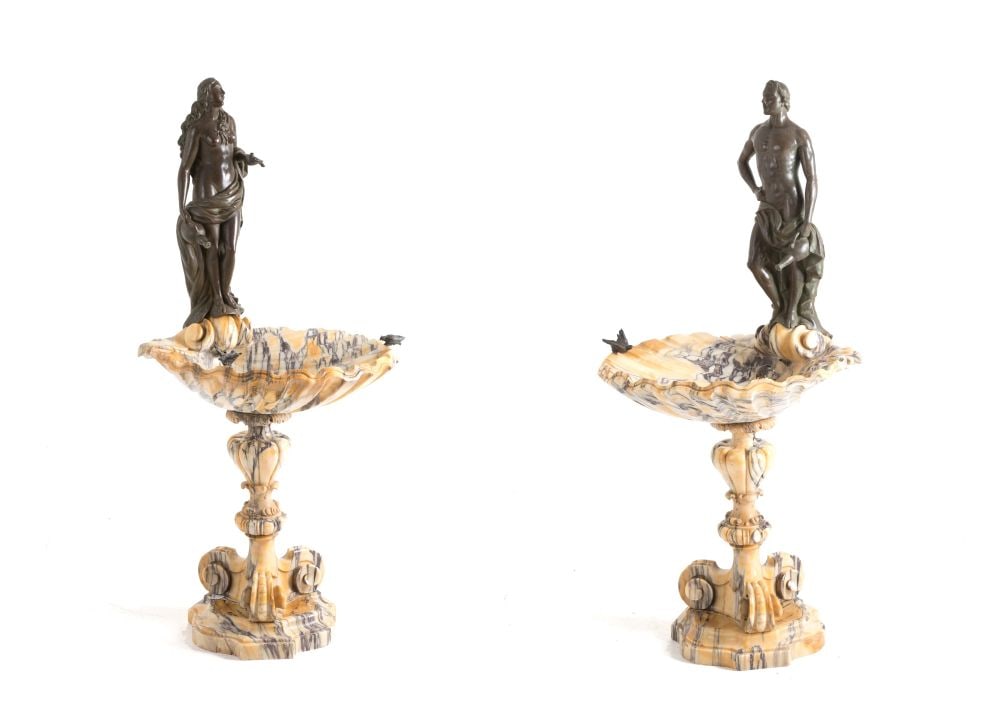 Pair of sinks - 19th century: Pair of sinks - 19th centuryHeight x width x depth: 135 x 58 x 61 cmmade of veined yellow marble in the shape of a seashell, with patinated bronze sculptures depicting a male figure, a female figure,