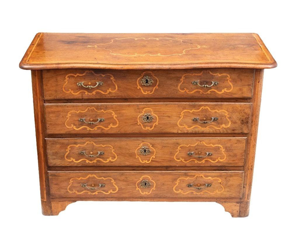 Louis XV Inlaid Chest of Drawers - Turin, 18th century: Louis XV Inlaid Chest of Drawers - Turin, 18th centuryHeight x width x depth: 97 x 130 x 56 cmmade of walnut with boxwood scrollwork inlay. Curved top; front features four drawers with inlaid decorati