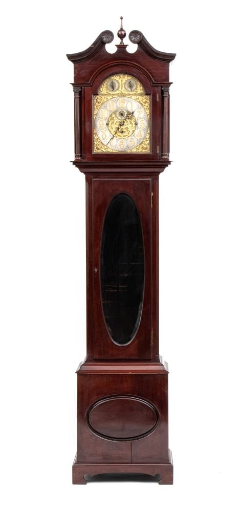 Georgian grandfather clock, England - 19th century: Georgian grandfather clock, England - 19th centuryHeight x width x depth: 242 x 56 x 37 cm.mahogany wood with carved parts, multi-tiered case, oval base, central body with oval glass door, shaped top