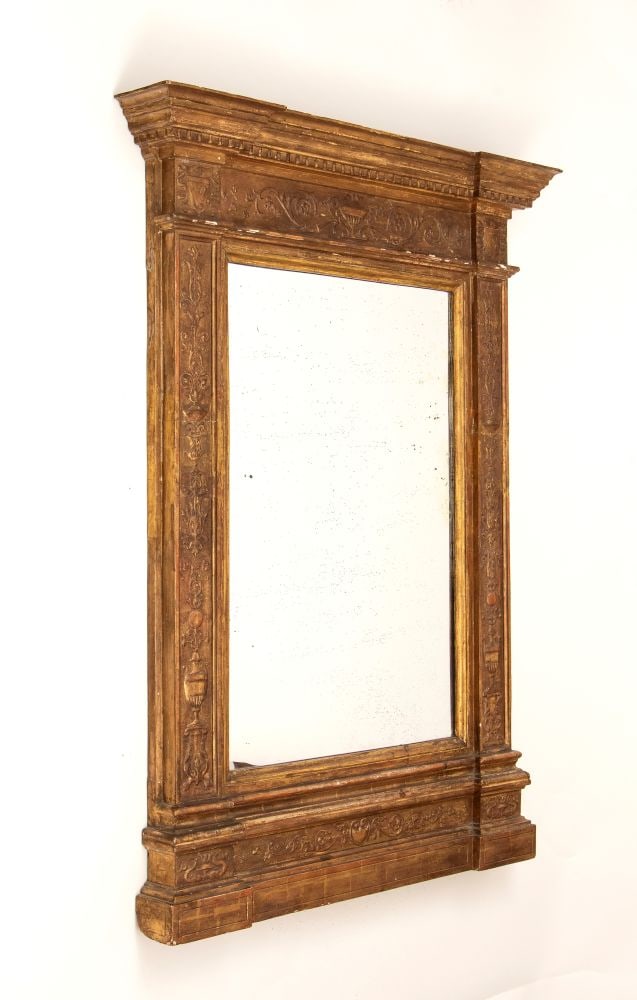 Gilded mirror with a tabernacle frame - 19th century: Gilded mirror with a tabernacle frame - 19th centuryHeight x width x depth: 111 x 83 x 12 cminspired by Renaissance style, it is referred to as a “tabernacle” or “aedicule” due to its