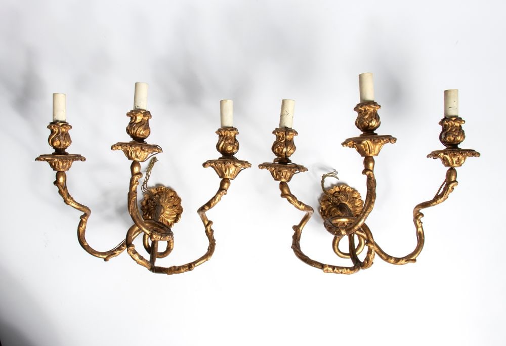 Pair of carved and gilded wooden wall sconces - Northern Italy, 19th century: Pair of carved and gilded wooden wall sconces - Northern Italy, 19th centuryHeight x width x depth: 37 x 39 x 27 cmThree-armed, branching from a central molded panel, typical of the Louis XV style. Ch