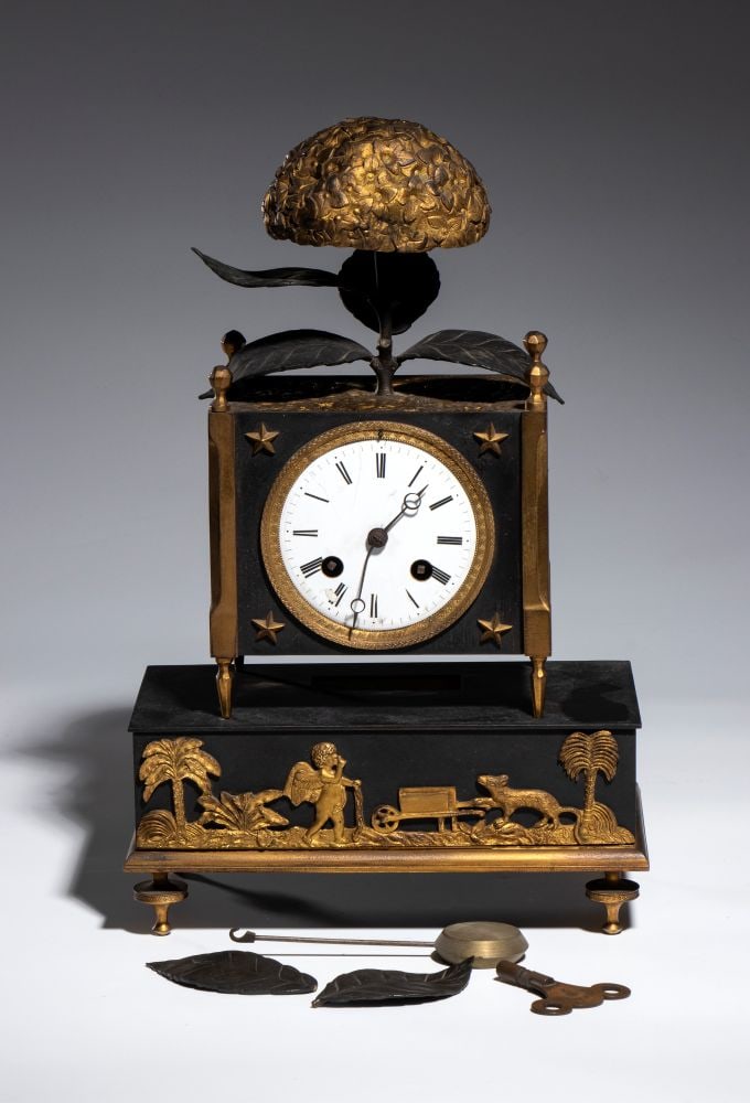 Table-top pendulum clock in gilded and patinated bronze, Restoration period (Charles X) - France,: Table-top pendulum clock in gilded and patinated bronze, Restoration period (Charles X) - France, 19th centuryHeight x width x depth: 35 x 22 x 12 cmfinely chiseled and gilded, with dark-patinated bro