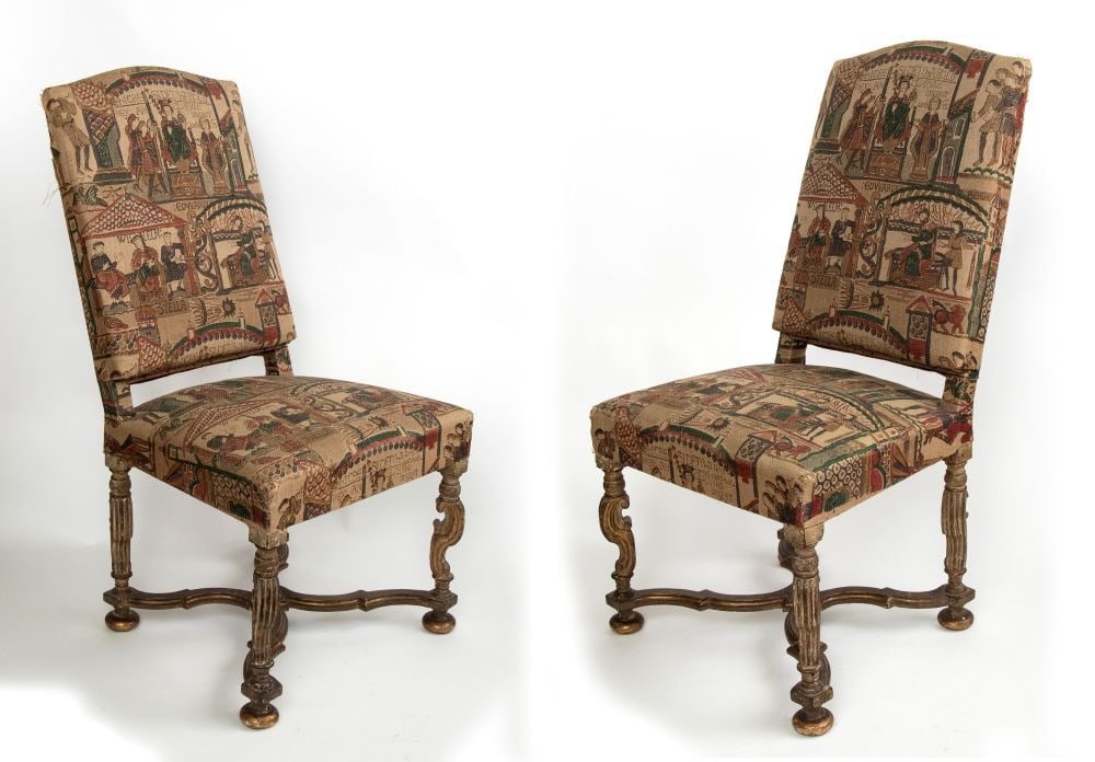 Pair of Venetian armchairs Louis XVI - 18th century: Pair of Venetian armchairs Louis XVI - 18th centuryHeight x width x depth: 112 x 60 x 60 cm. Seat height: 53 cm.in lacquered and gilded wood, curved legs connected by a curved crossbar.Item condition