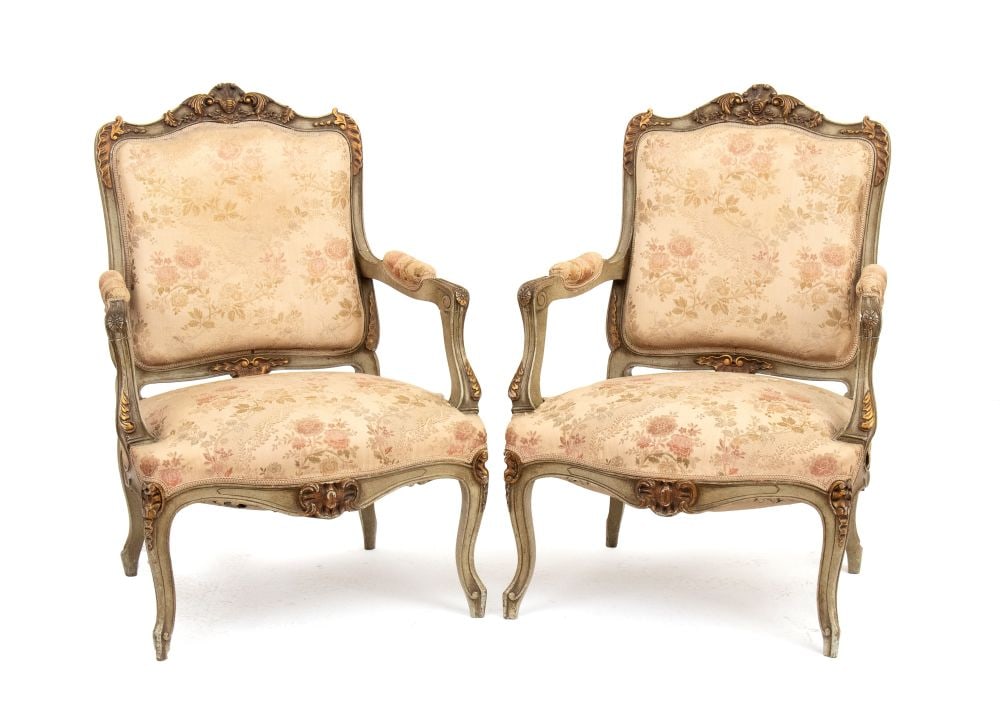 A pair of Swedish lacquered armchairs in Louis XV style - 19th Century: A pair of Swedish lacquered armchairs in Louis XV style - 19th CenturyHeight x width x depth: 101 x 73 x 60 cm. Seat height: 48 cm.carved with floral motifs, gilded and lacquered in green.Item conditi