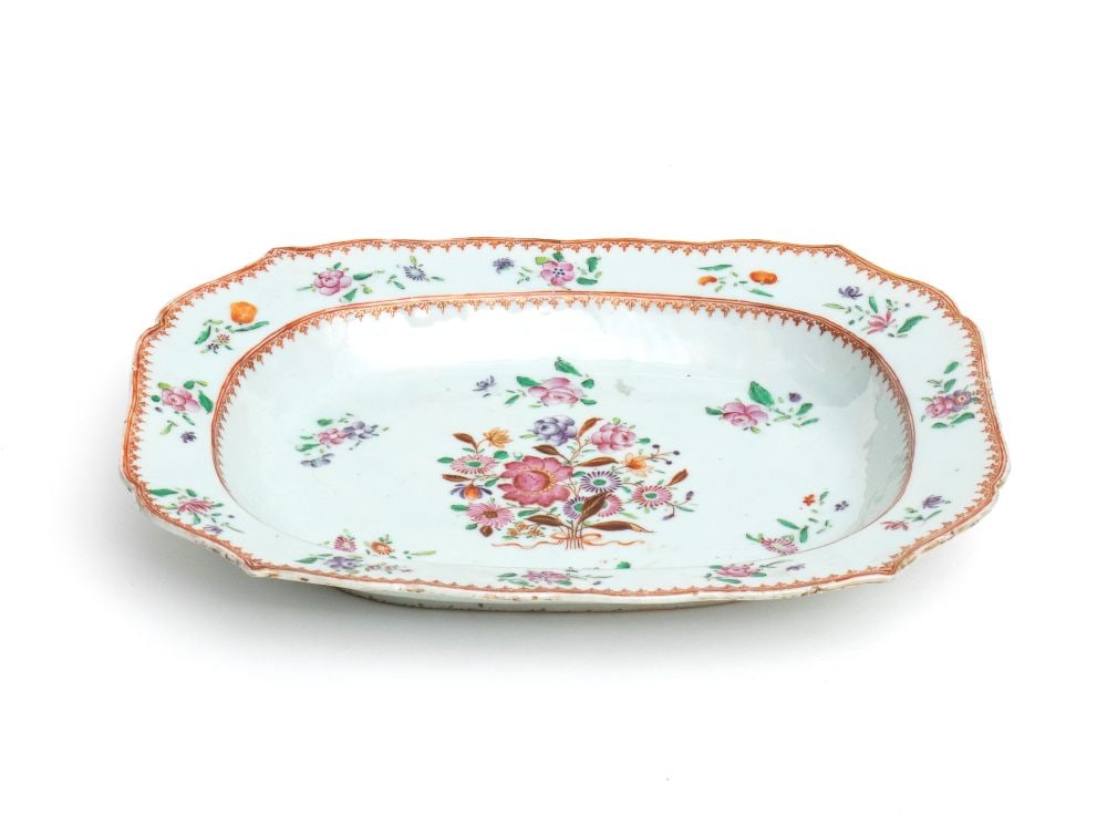 Porcelain tray "Family Rosa" - China, Qing period (1 of 3)