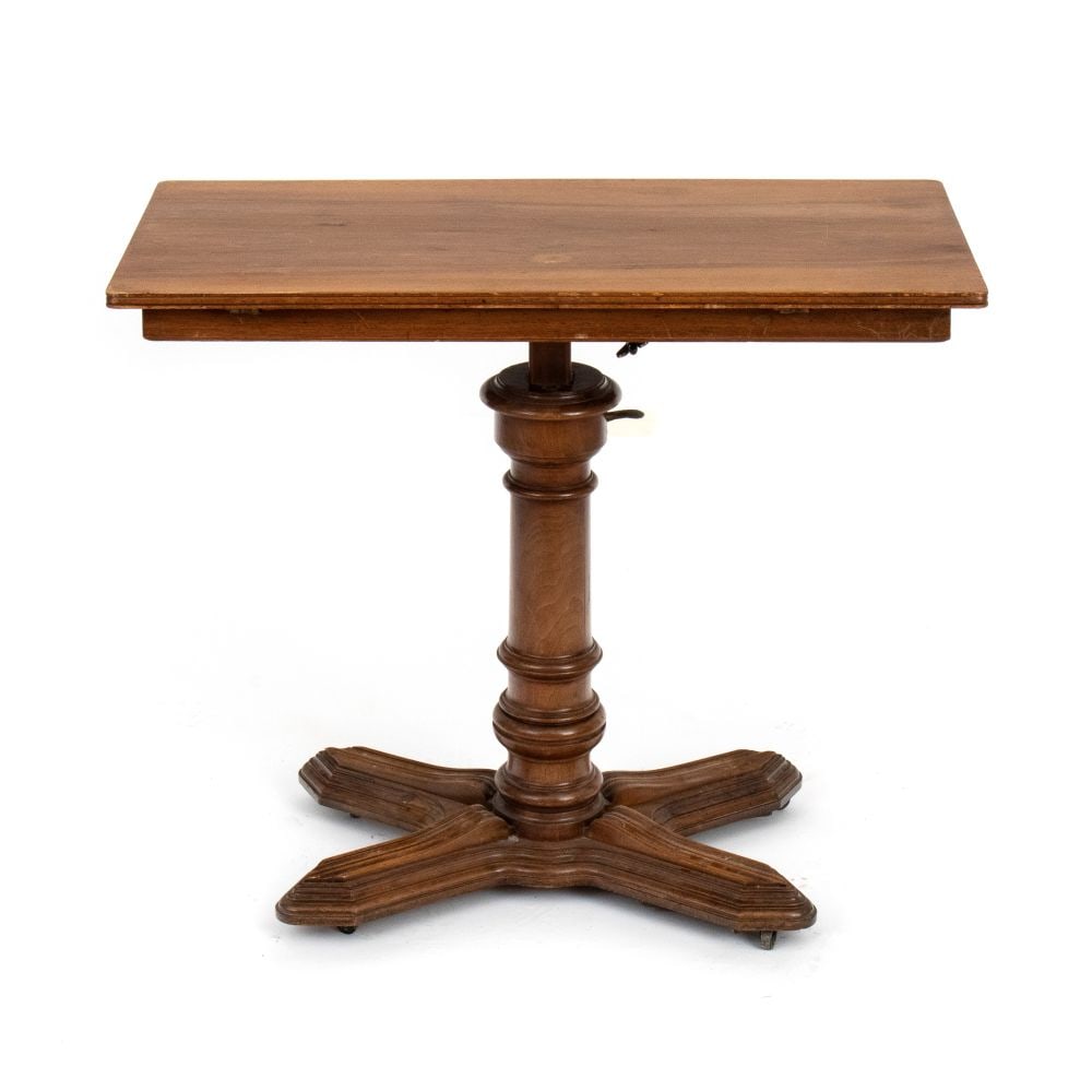 EMILE CHOUANARD (attribuito a) (1861 - 1930) French drawing table-architect - 19th century: EMILE CHOUANARD (attribuito a)(1861 - 1930) French drawing table-architect - 19th centuryHeight x width x depth: 78 x 89 x 52 cm.in walnut wood, adjustable in height, tilting top and possibility to mo