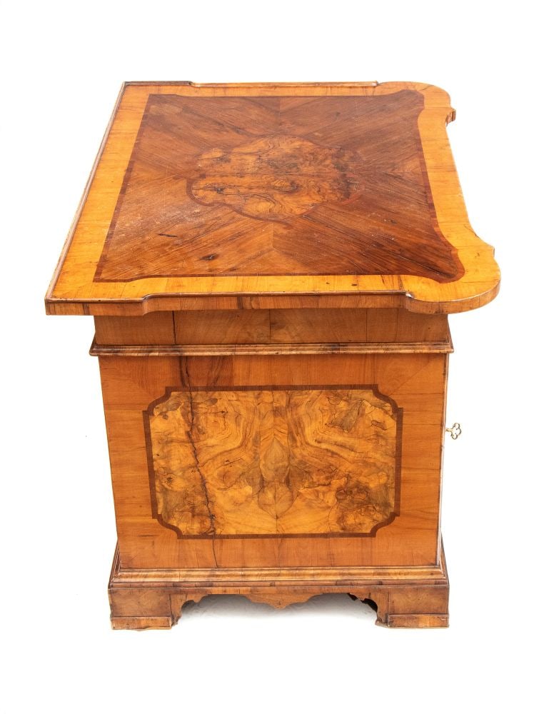 Center Desk - 7