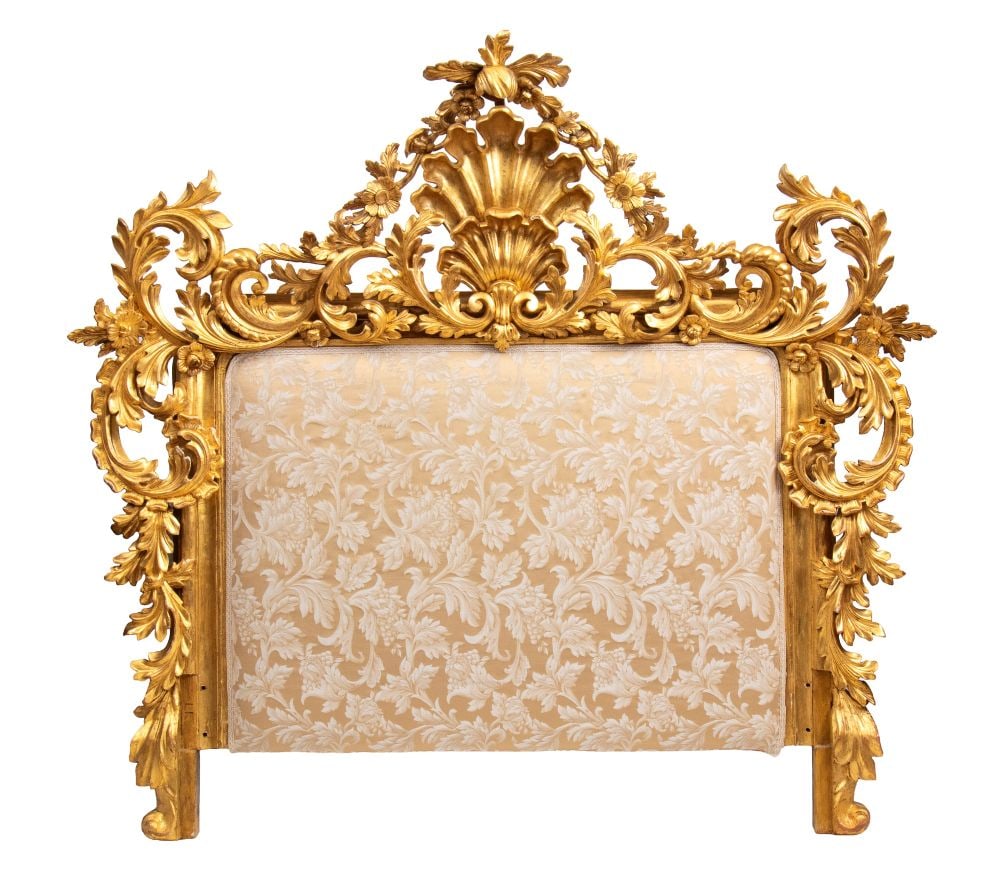Louis XV-style headboard and footboard: Louis XV-style headboard and footboardHeight x width x depth: 184 x 200 x 36 cm Italy, 19th centurymade of carved wood gilded with gold leaf, richly decorated with rocaille motifs. The connecting