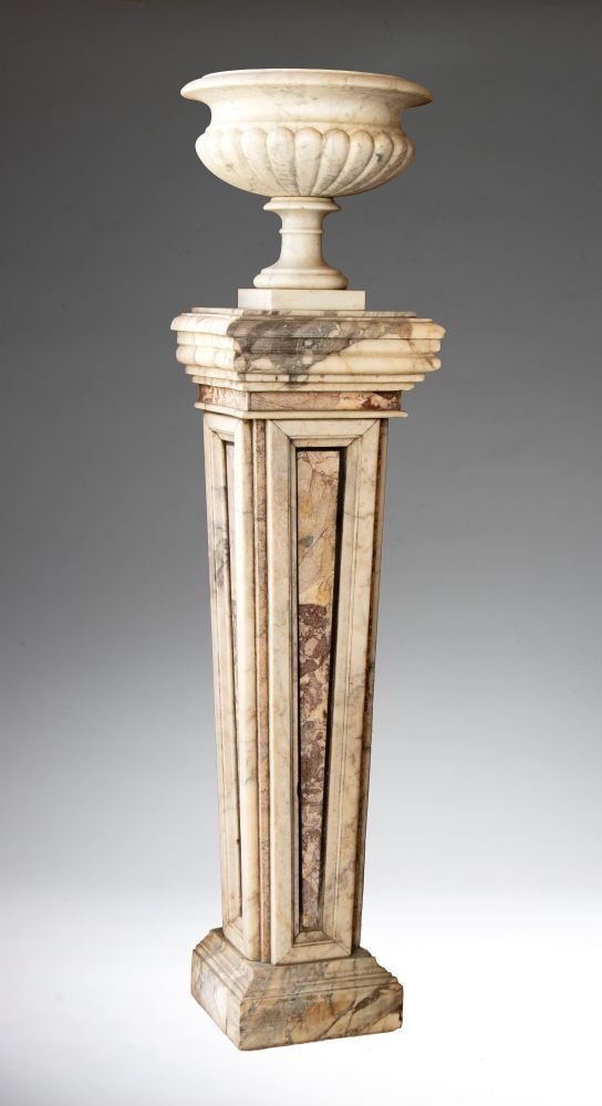 Pair of columns with two marble vases (1 of 2)