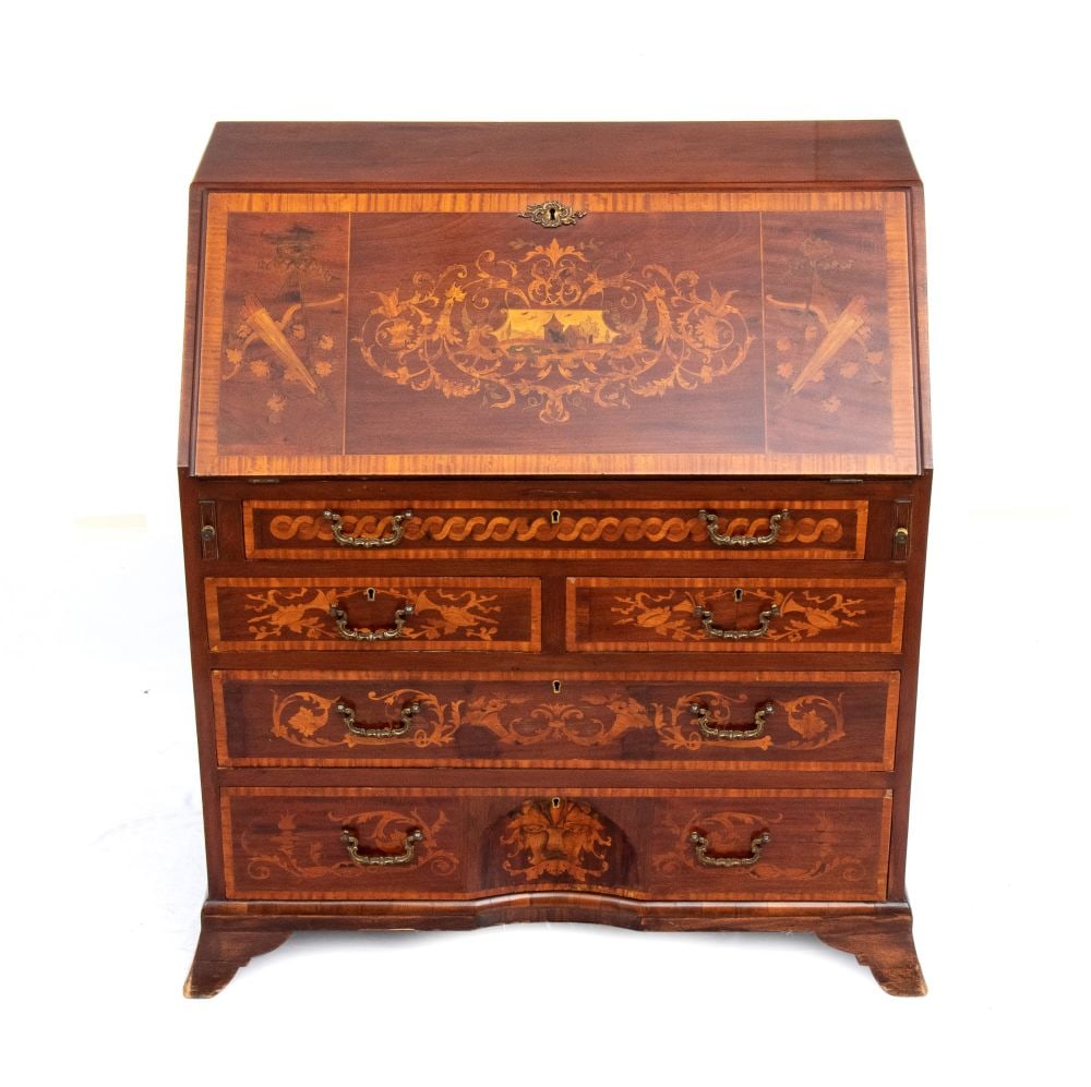 English inlaid bureau, George IV: English inlaid bureau, George IVHeight x width x depth: 102 x 96 x 56 cm.early 19th centurywith a raised front, folding writing surface and four drawers underneath. Made of mahogany, mahogany feather,