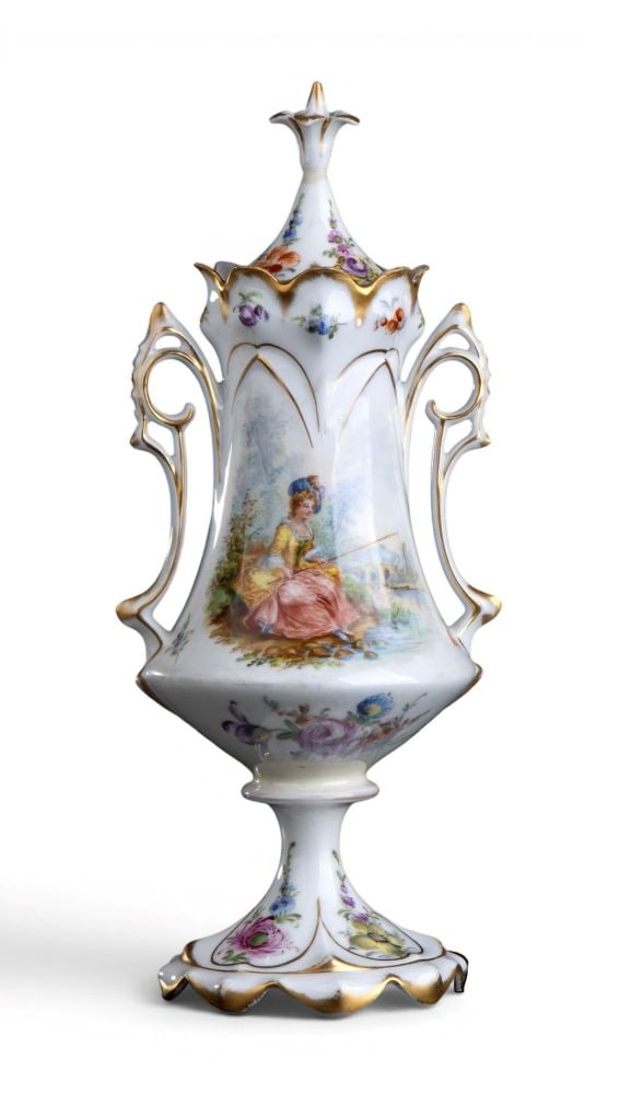 Dresda porcelain lidded vase (1 of 8)
