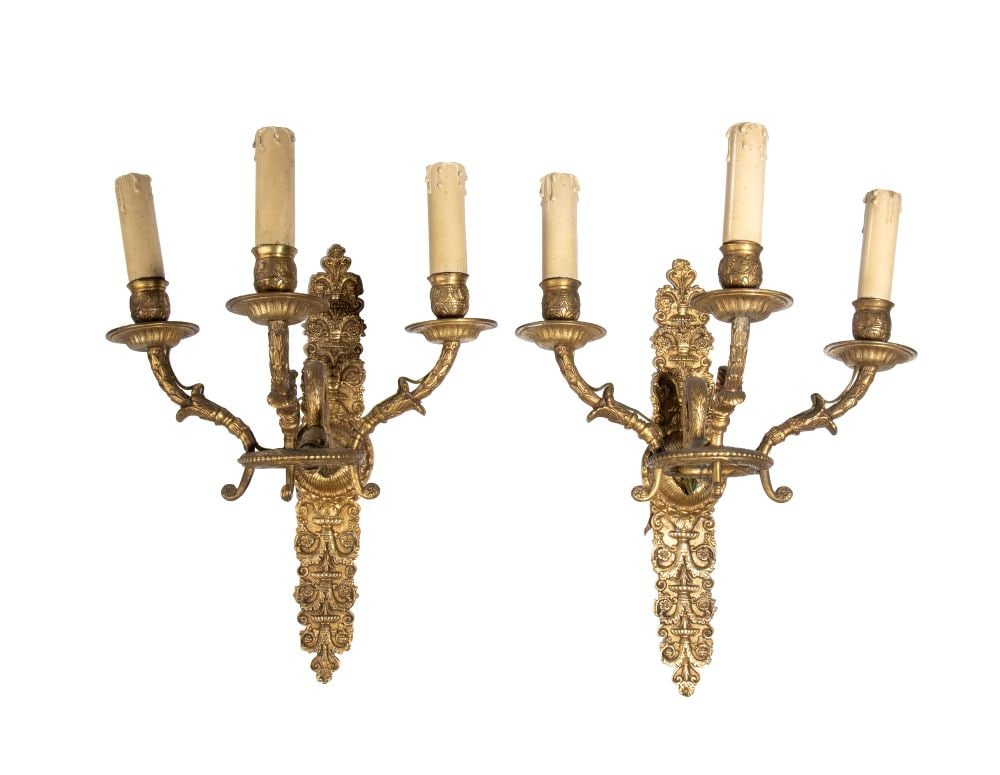 Pair of bronze wall sconces: Pair of bronze wall sconcesHeight x width x depth: 39 x 29 x 29 cm19th centurywith three arms, supported by swan necks, attached to a vertical central body decorated with stylized plant motifs. The