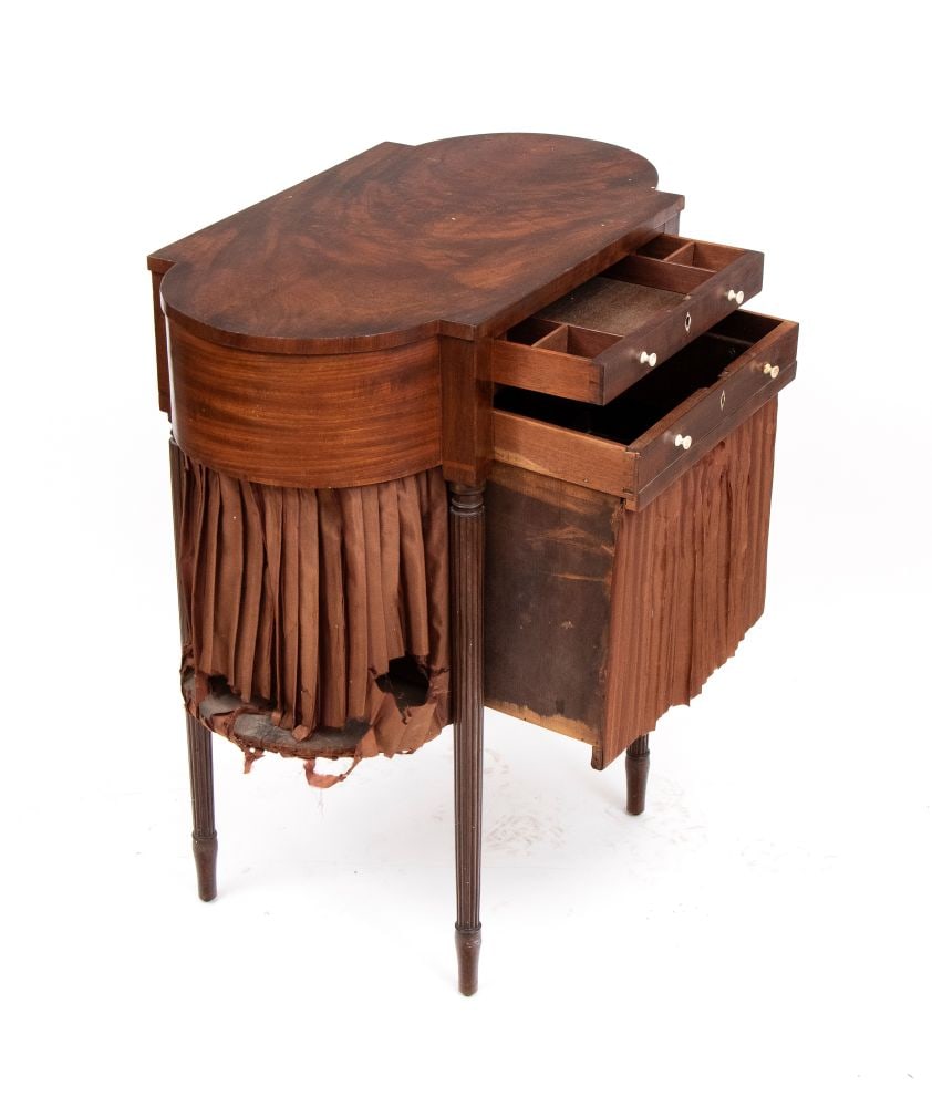 Mahogany side table - 2