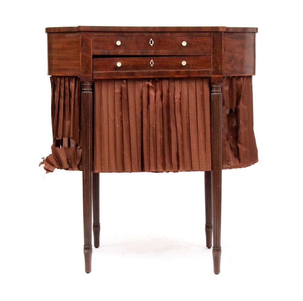 Mahogany side table - 3