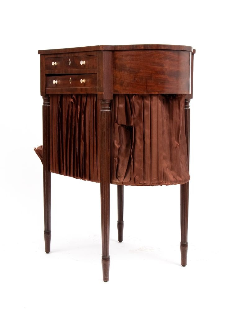 Mahogany side table - 5