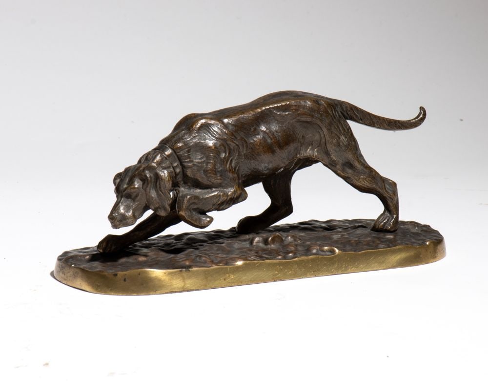 Bronze sculpture depicting a hunting dog: Bronze sculpture depicting a hunting dogHeight x width x depth: 10 x 23 x 9 cmItaly, 20th centurythe high-quality cast depicts a setter.Item condition grading: **** good.The lot is in a good state of
