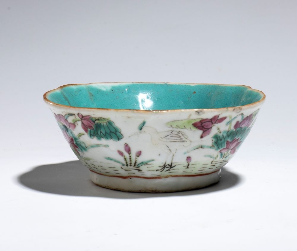 “Famiglia Rosa” Four-Leaf Clover Porcelain Bowl: “Famiglia Rosa” Four-Leaf Clover Porcelain BowlHeight x diameter: 5 x 12 cm China, 19th centurydecorated with polychrome glaze and featuring a turquoise-glazed interior, Qing Dynasty.Item