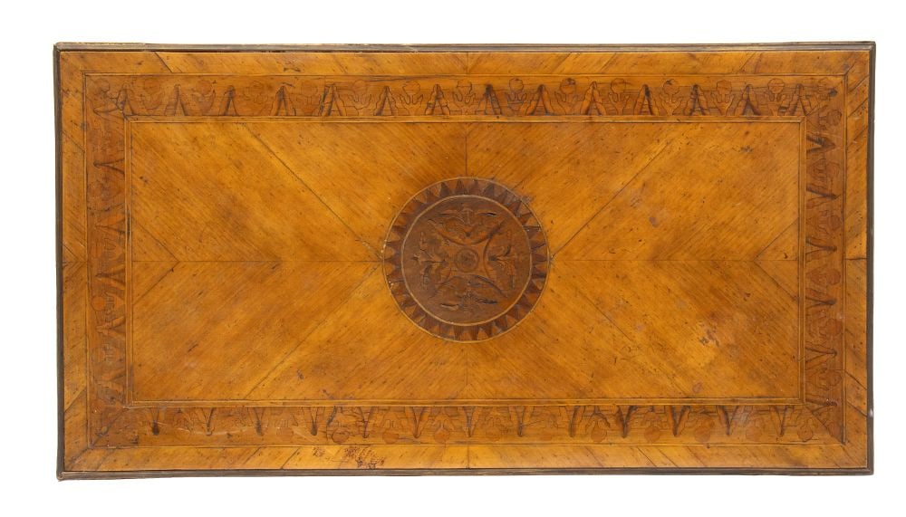 Neoclassical-style coffee table - 2