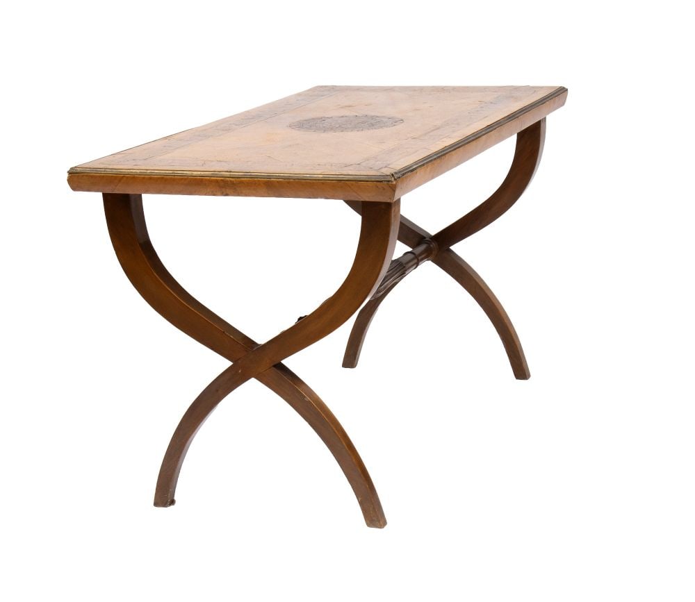 Neoclassical-style coffee table - 3