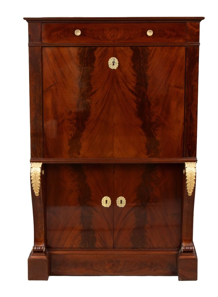 PIERRE-FÉLIX VAN DOREN (firma_di) Secretaire - Belgium, 19th century: Height x width x depth: 146 x 96,5 x 46 cm an elegant and rare Empire-style secrétaire, crafted from high-quality mahogany with a mirror-like grain pattern in an open-grain finish. The interior f