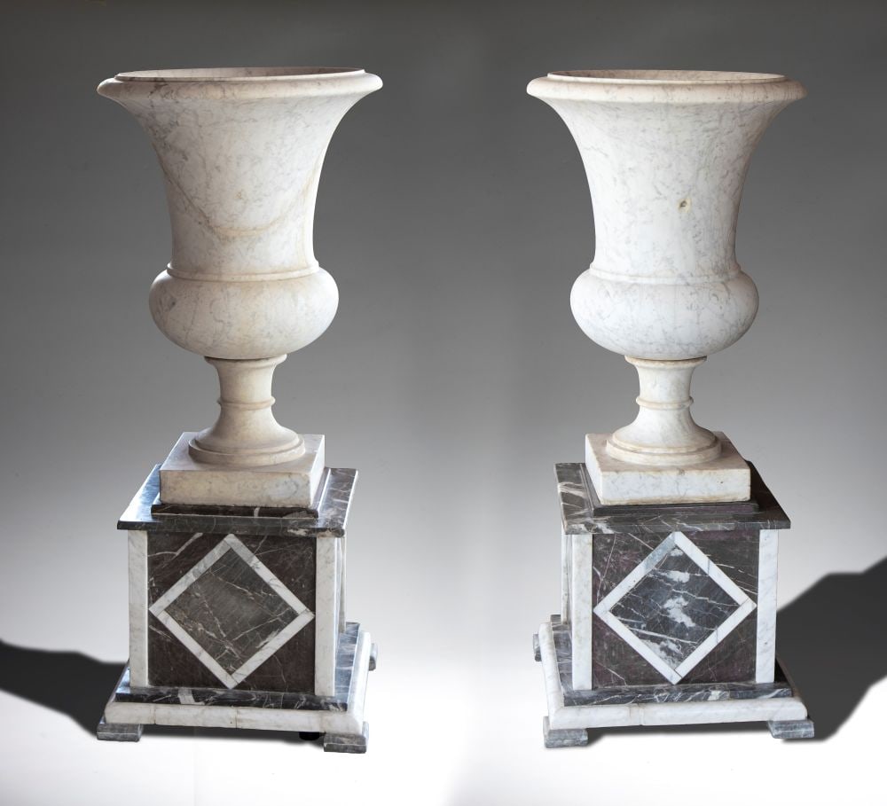 Pair of Medici vases in white marble - Italy, 20th century (1 of 4)