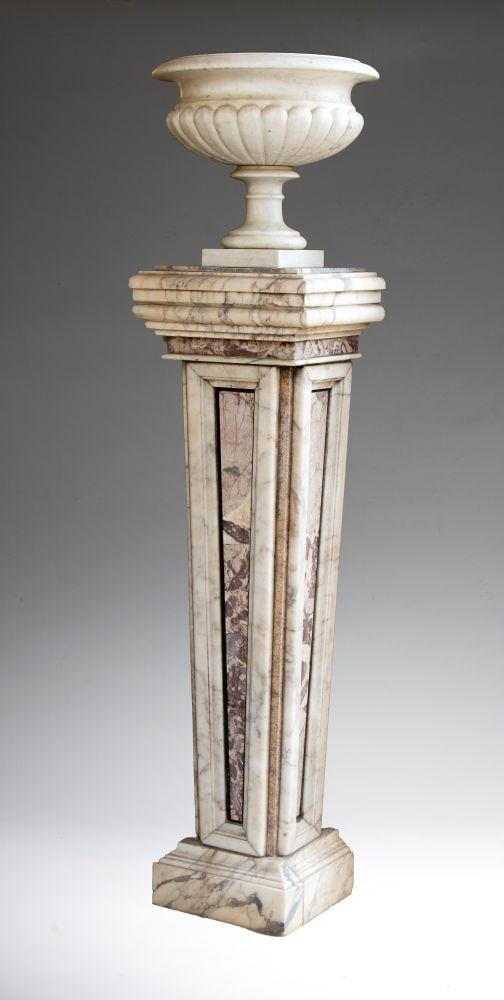 Pair of columns with two marble vases - Italy, 20th century (1 of 2)