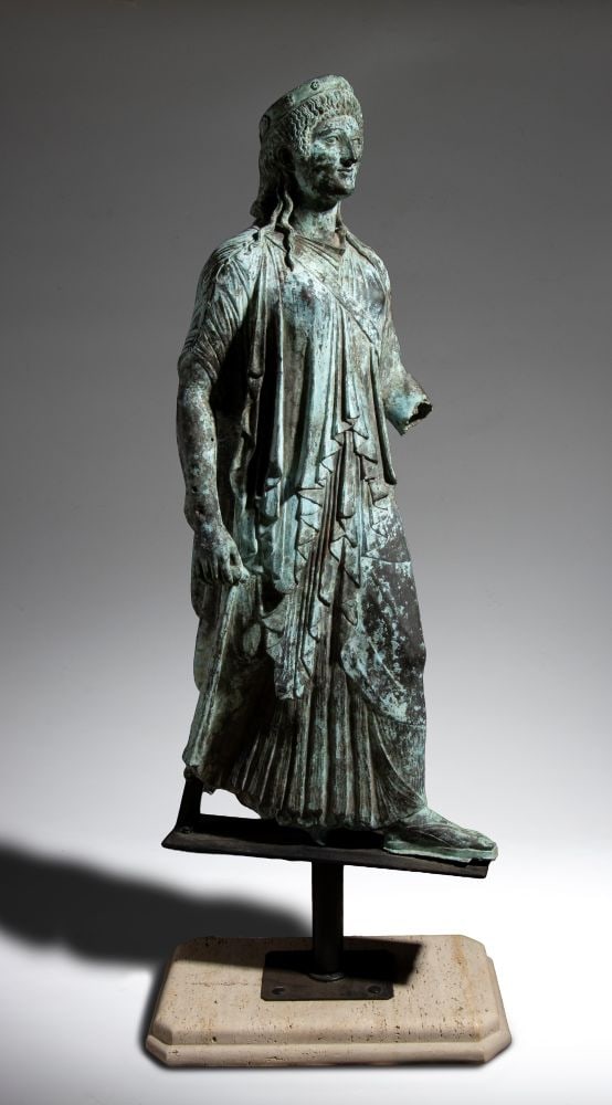 Bronze sculpture depicting Striding Artemis - Italy, 19th century: Height x width x depth: 159 x 51 x 32 cmDepicted standing in a frontal pose, with her left leg stepped forward. Part of the right arm is missing, in imitation of archaeological models. The statue is m