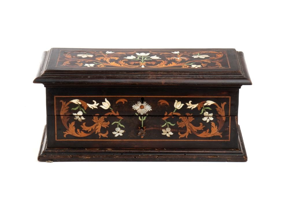 LEONARDO VAN DER VINNE (ambito di) Wood and mother-of-pearl casket - Florence, 17th-18th century (1 of 3)
