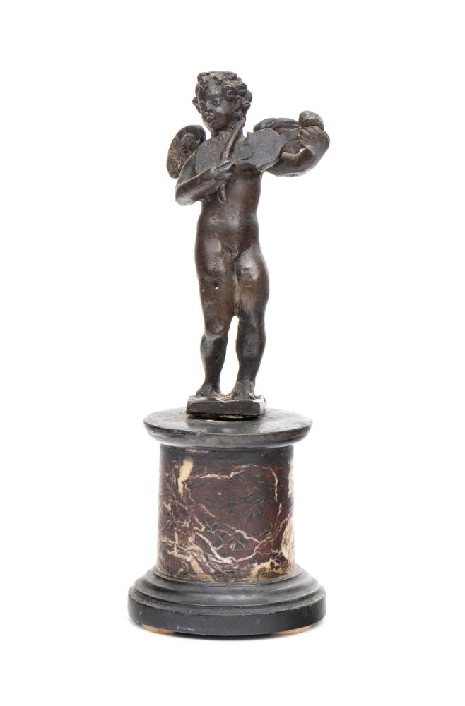 Bronze sculpture depicting a cherub playing music - Italy, 19th century: Height x diameter: 22 x 8 cmNeoclassical in style, it echoes the Renaissance and Baroque models that were very popular in 19th-century Italian decorative statuary. Base in red Verona marble.Item condi