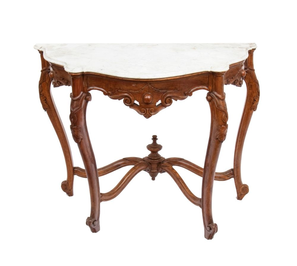 Genoese console table with marble top - mid-19th Century: Height x width x depth: 99 x 122 x 57 cm.finely carved walnut wood with floral decorations and rocaille motifs. Shaped top with white inlay. Arched legs joined by a turned central crosspiece. The unde